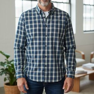 IZOD Classic Men’s size Large blue green plaid long sleeve button down shirt